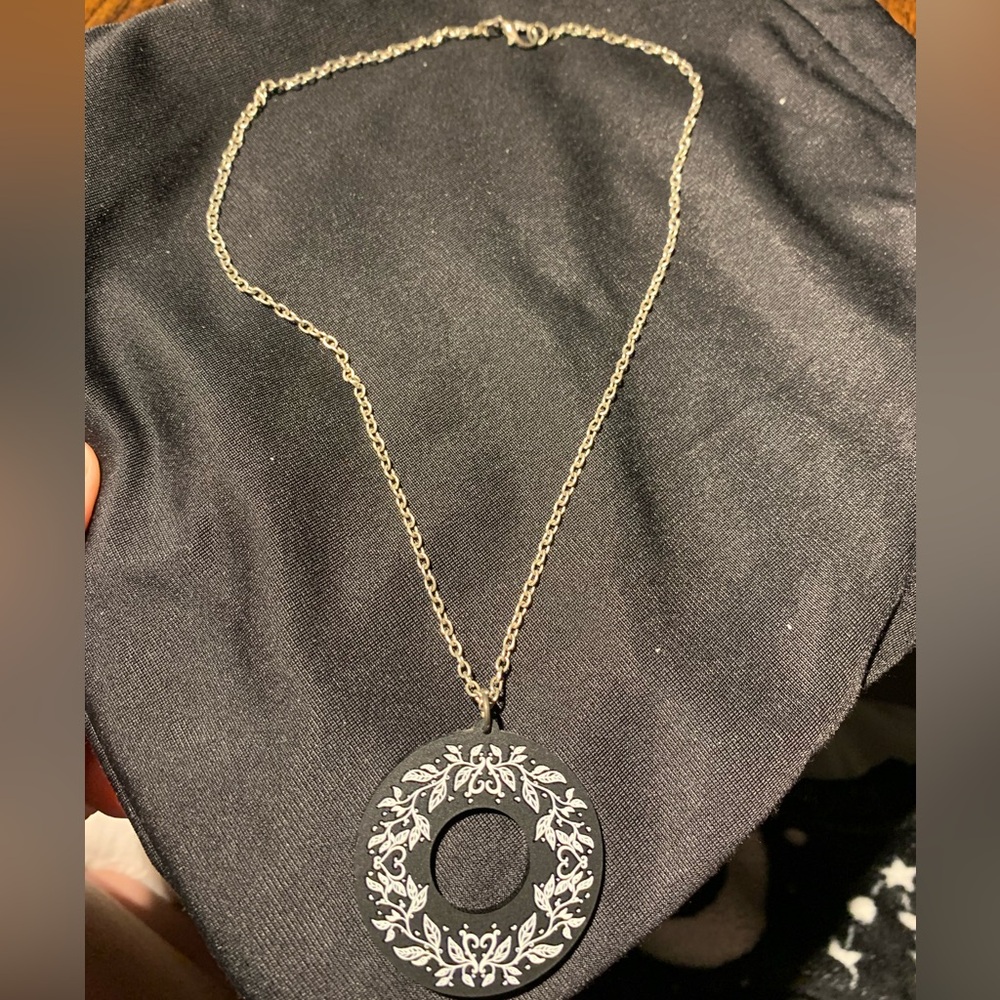 2/$10 Black and silver wreath design necklace